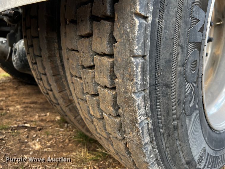 image for item DQ1933 2019 International HX520  semi truck