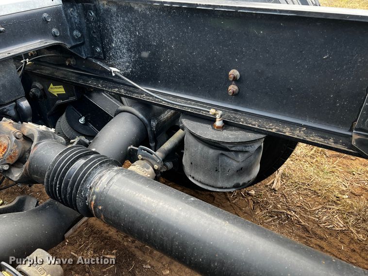 image for item DQ1933 2019 International HX520  semi truck