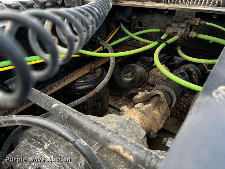 image for item DQ1933 2019 International HX520  semi truck