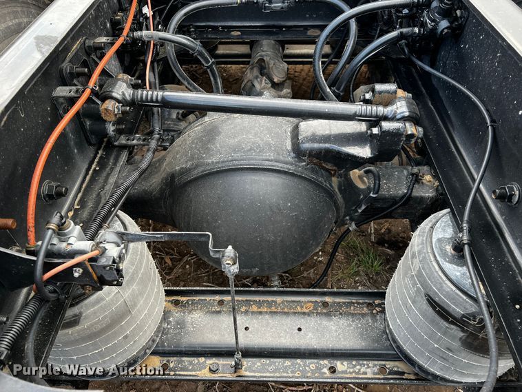 image for item DQ1933 2019 International HX520  semi truck