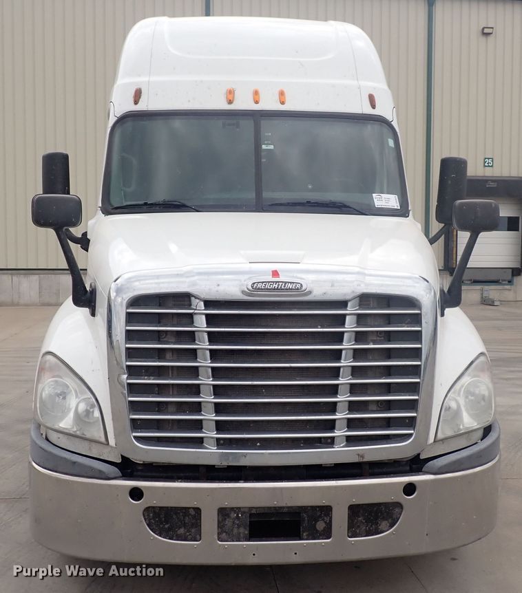image for item DQ2978 2014 Freightliner Cascadia Evolution  semi truck
