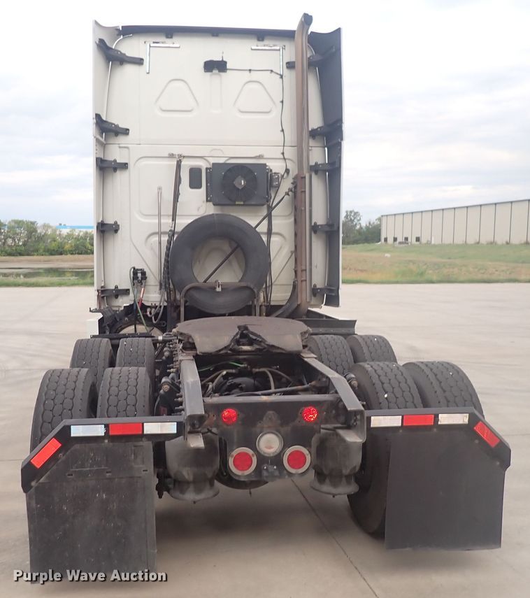 image for item DQ2978 2014 Freightliner Cascadia Evolution  semi truck