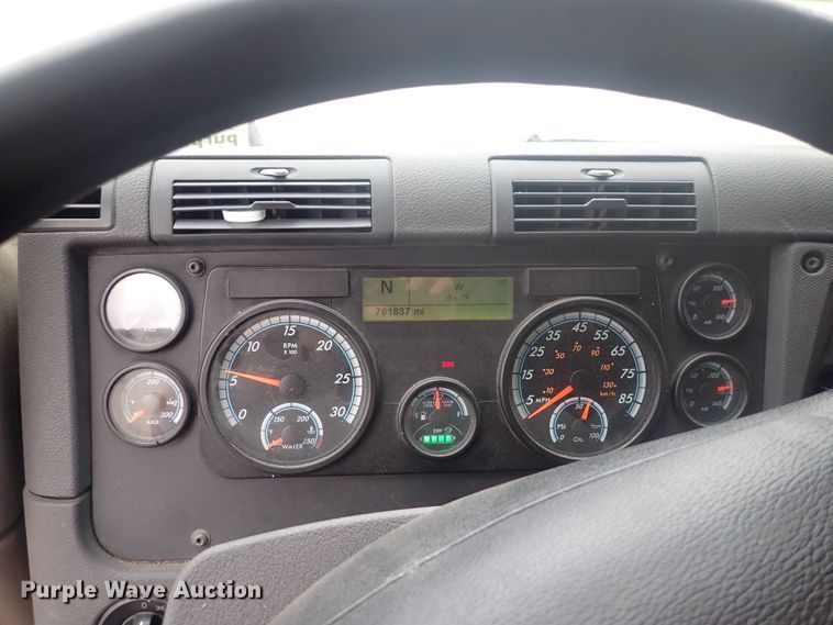 image for item DQ2978 2014 Freightliner Cascadia Evolution  semi truck