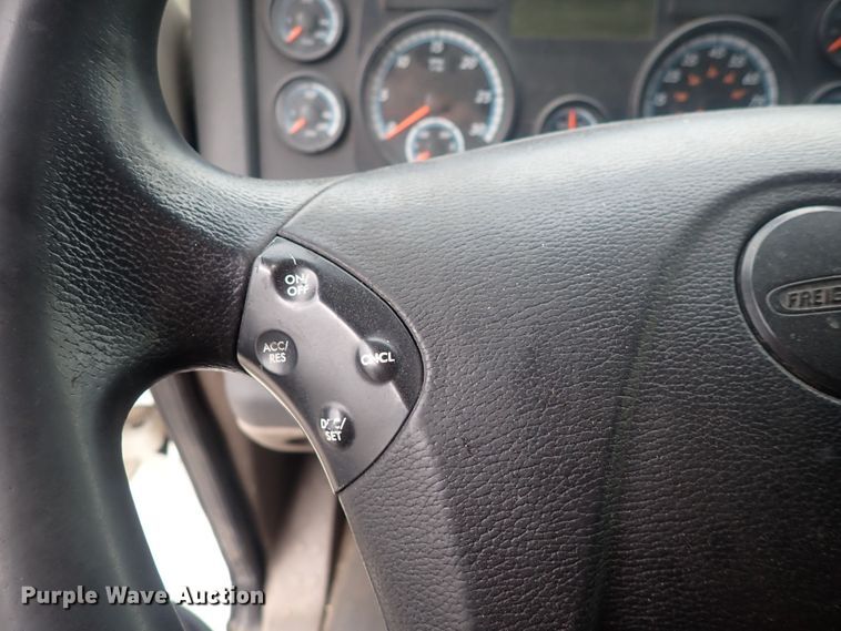 image for item DQ2978 2014 Freightliner Cascadia Evolution  semi truck