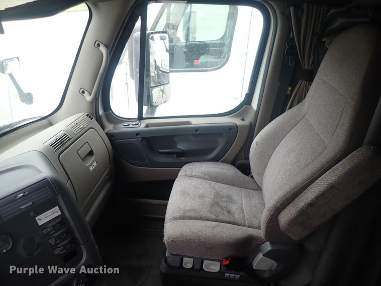 image for item DQ2978 2014 Freightliner Cascadia Evolution  semi truck