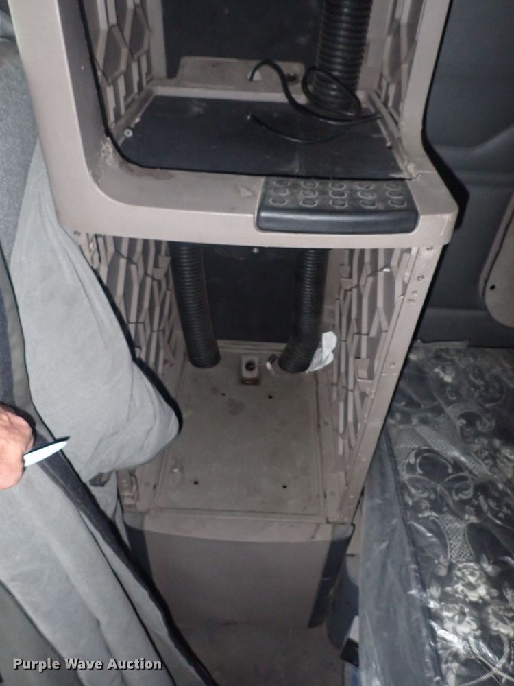 image for item DQ2978 2014 Freightliner Cascadia Evolution  semi truck