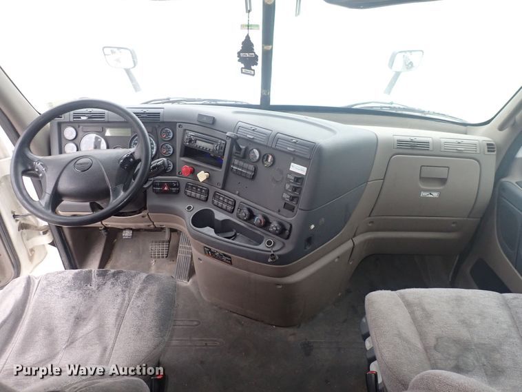 image for item DQ2978 2014 Freightliner Cascadia Evolution  semi truck