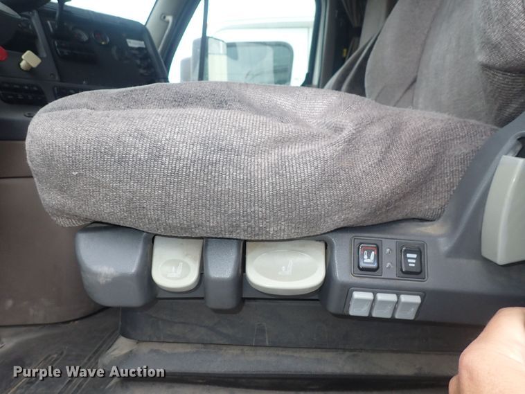 image for item DQ2978 2014 Freightliner Cascadia Evolution  semi truck