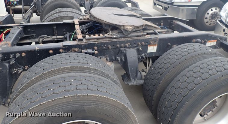 image for item DQ2978 2014 Freightliner Cascadia Evolution  semi truck