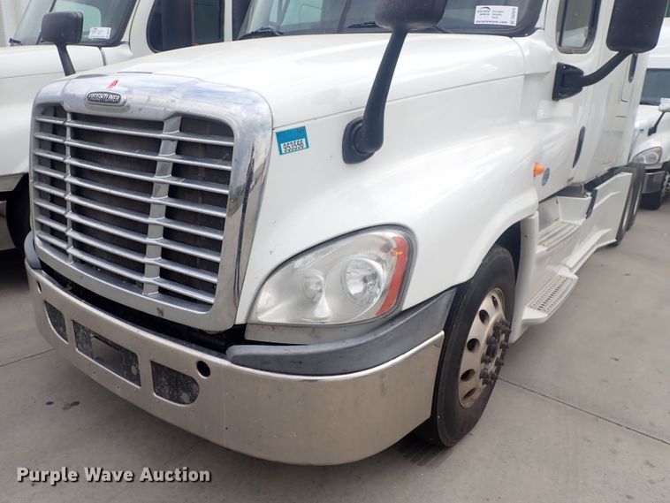 image for item DQ2978 2014 Freightliner Cascadia Evolution  semi truck