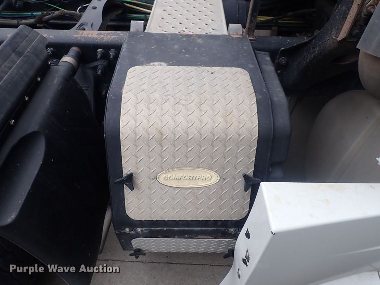 image for item DQ2978 2014 Freightliner Cascadia Evolution  semi truck