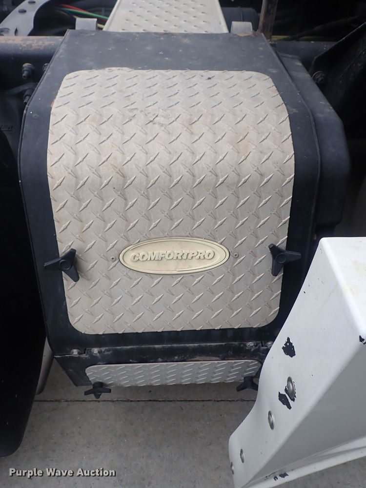 image for item DQ2978 2014 Freightliner Cascadia Evolution  semi truck