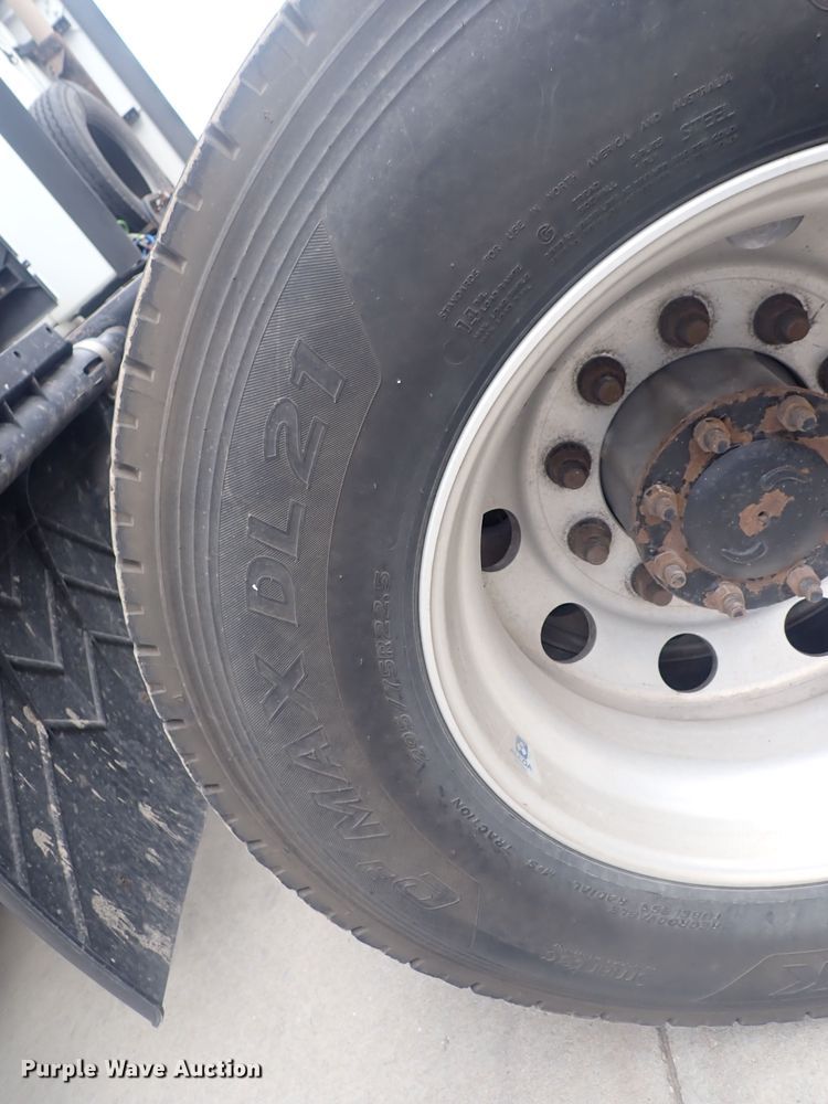 image for item DQ2978 2014 Freightliner Cascadia Evolution  semi truck