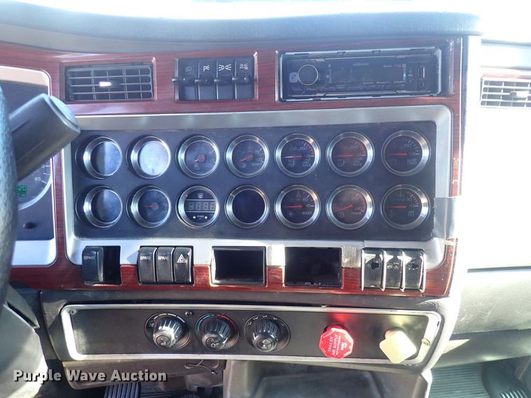 image for item DQ4997 2007 Kenworth T600  semi truck