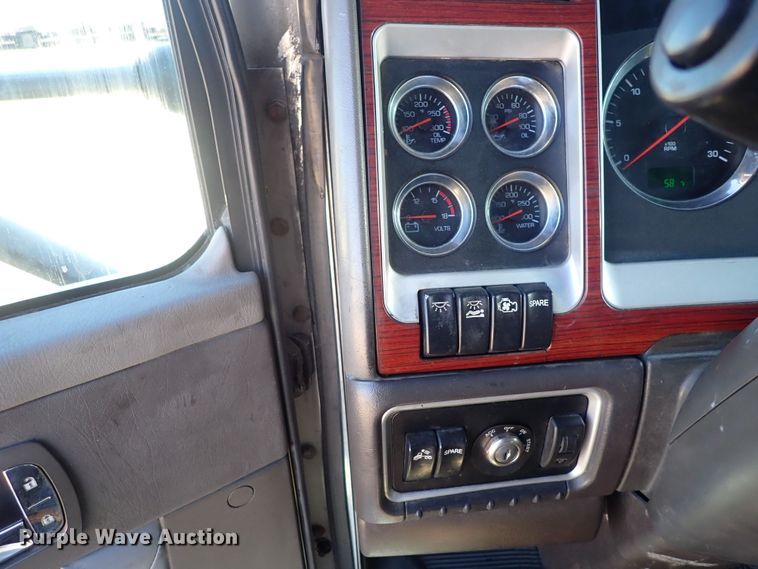 image for item DQ4997 2007 Kenworth T600  semi truck