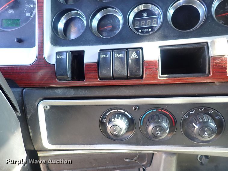 image for item DQ4997 2007 Kenworth T600  semi truck