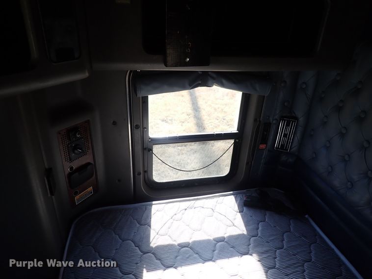 image for item DQ4997 2007 Kenworth T600  semi truck