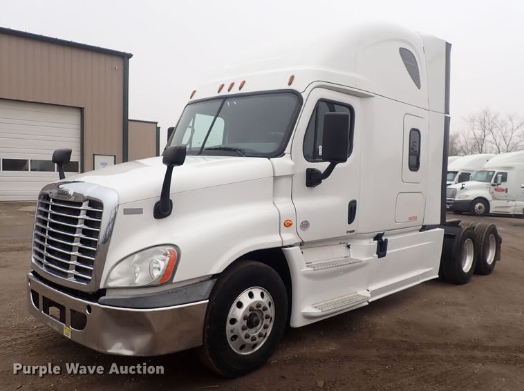 image for item DQ5032 2016 Freightliner Cascadia Evolution  semi truck