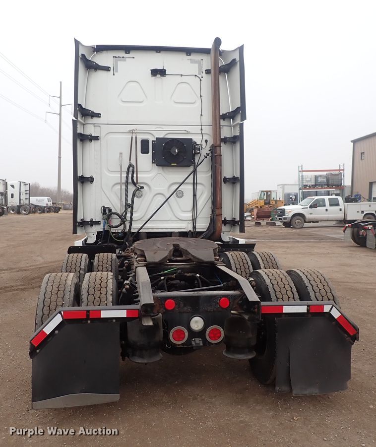 image for item DQ5032 2016 Freightliner Cascadia Evolution  semi truck