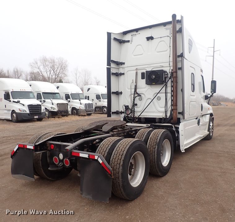 image for item DQ5032 2016 Freightliner Cascadia Evolution  semi truck