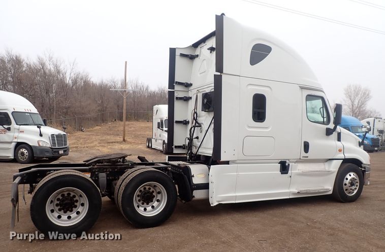 image for item DQ5032 2016 Freightliner Cascadia Evolution  semi truck