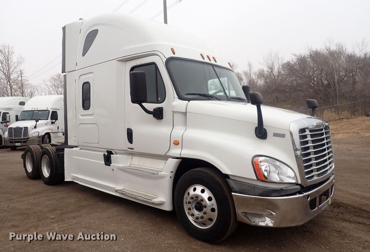 image for item DQ5032 2016 Freightliner Cascadia Evolution  semi truck