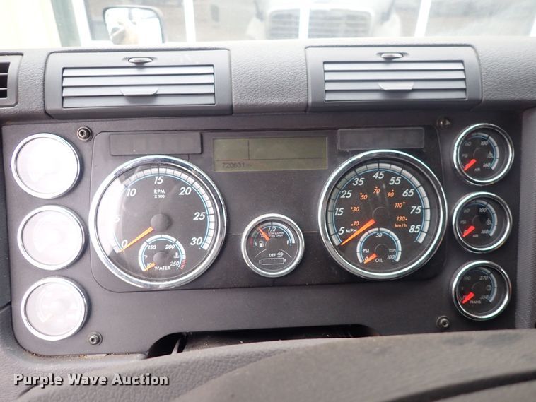 image for item DQ5032 2016 Freightliner Cascadia Evolution  semi truck