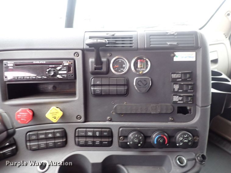 image for item DQ5032 2016 Freightliner Cascadia Evolution  semi truck