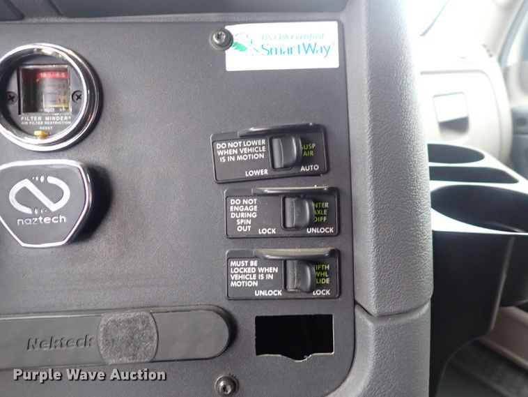 image for item DQ5032 2016 Freightliner Cascadia Evolution  semi truck