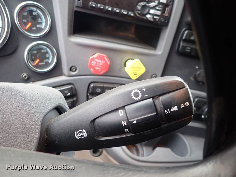 image for item DQ5032 2016 Freightliner Cascadia Evolution  semi truck