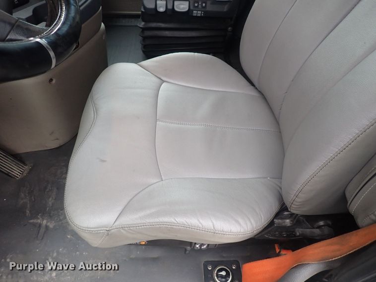 image for item DQ5032 2016 Freightliner Cascadia Evolution  semi truck