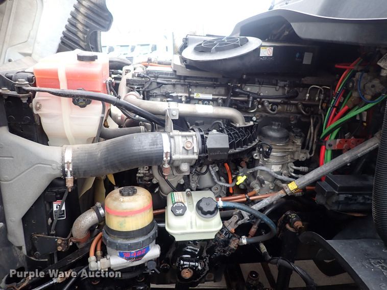 image for item DQ5032 2016 Freightliner Cascadia Evolution  semi truck