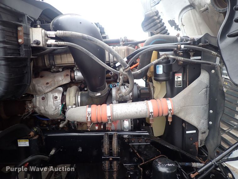 image for item DQ5032 2016 Freightliner Cascadia Evolution  semi truck