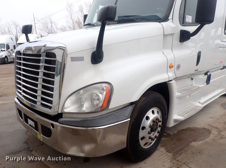 image for item DQ5032 2016 Freightliner Cascadia Evolution  semi truck