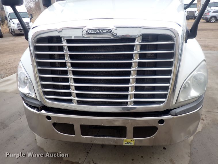 image for item DQ5032 2016 Freightliner Cascadia Evolution  semi truck