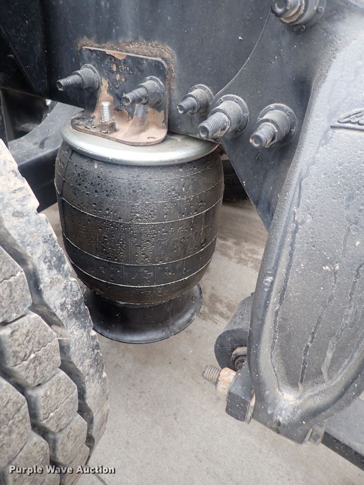 image for item DQ5032 2016 Freightliner Cascadia Evolution  semi truck