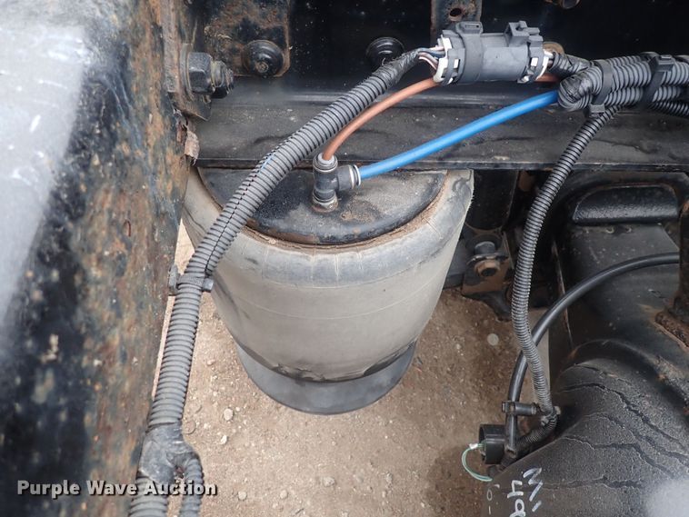 image for item DQ5032 2016 Freightliner Cascadia Evolution  semi truck