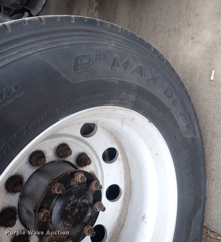 image for item DQ5032 2016 Freightliner Cascadia Evolution  semi truck