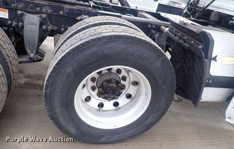 image for item DQ5032 2016 Freightliner Cascadia Evolution  semi truck