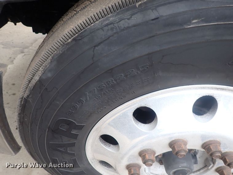 image for item DQ5032 2016 Freightliner Cascadia Evolution  semi truck