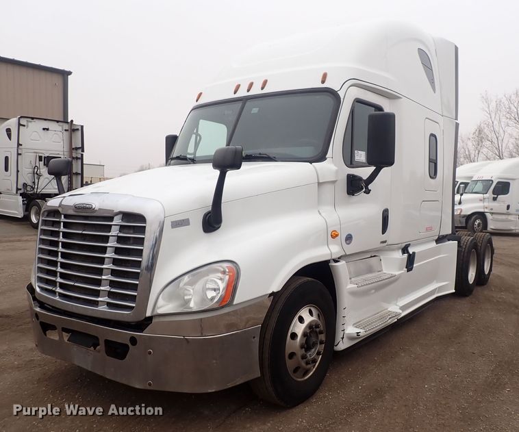 image for item DQ5033 2016 Freightliner Cascadia Evolution  semi truck