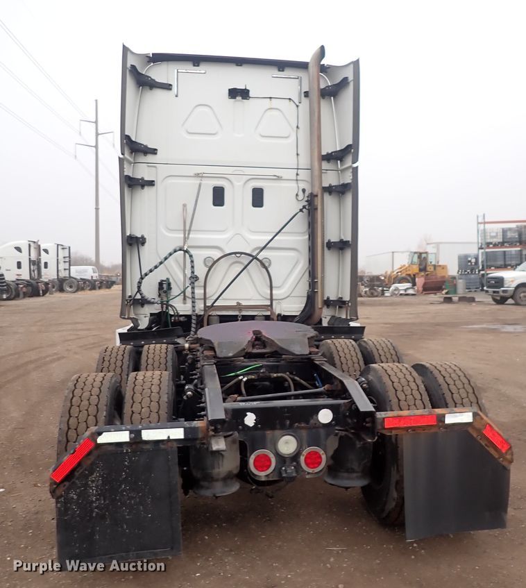 image for item DQ5033 2016 Freightliner Cascadia Evolution  semi truck