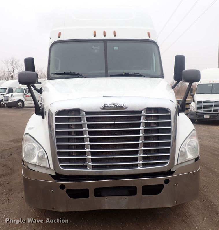 image for item DQ5033 2016 Freightliner Cascadia Evolution  semi truck