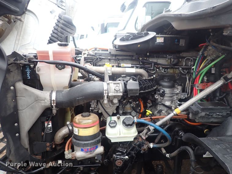 image for item DQ5033 2016 Freightliner Cascadia Evolution  semi truck