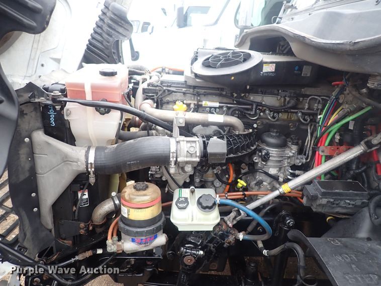 image for item DQ5033 2016 Freightliner Cascadia Evolution  semi truck