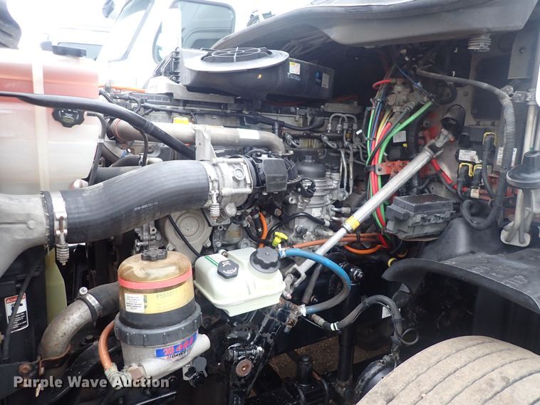 image for item DQ5033 2016 Freightliner Cascadia Evolution  semi truck