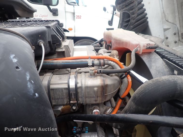 image for item DQ5033 2016 Freightliner Cascadia Evolution  semi truck