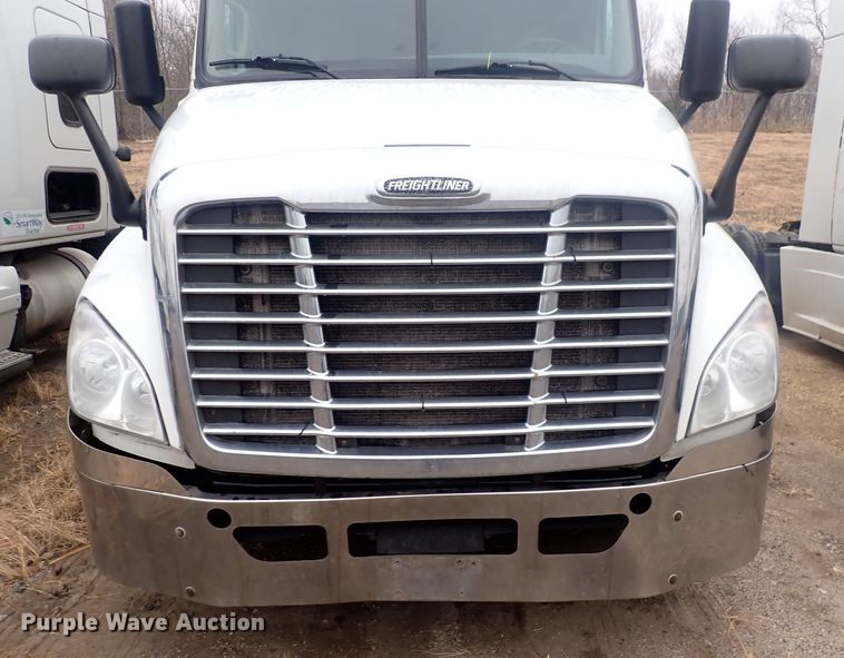 image for item DQ5033 2016 Freightliner Cascadia Evolution  semi truck