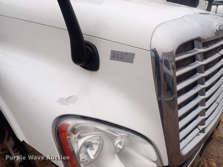 image for item DQ5033 2016 Freightliner Cascadia Evolution  semi truck