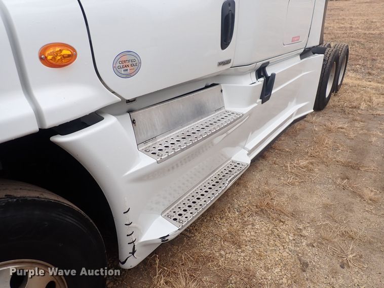 image for item DQ5033 2016 Freightliner Cascadia Evolution  semi truck